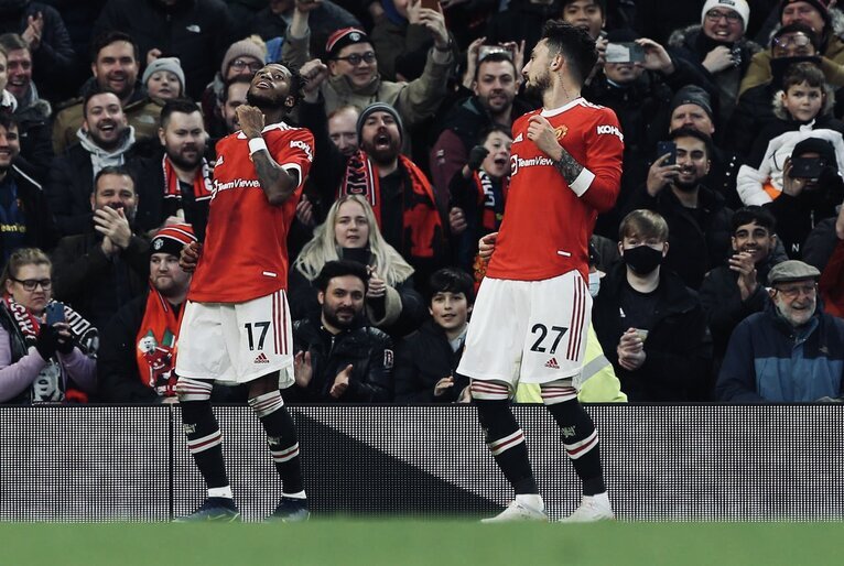 Fãs brasileiros criticam Manchester United por confundir funk com samba