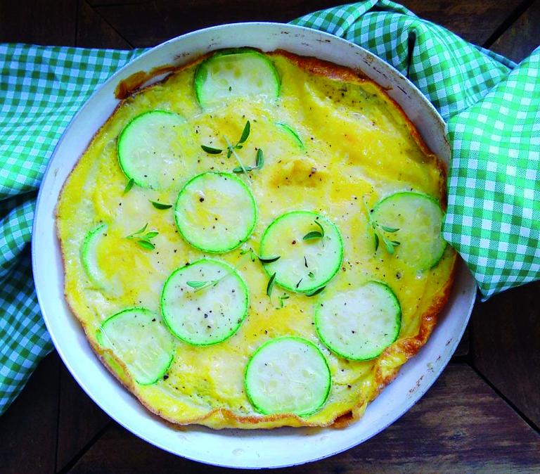 Omelete de abobrinha e queijo frescal