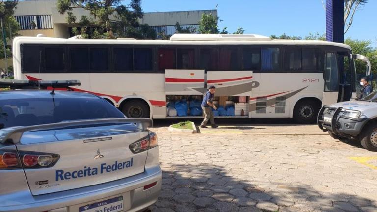 Receita Federal apreende na região sete ônibus de turismo com mercadorias contrabandeadas
