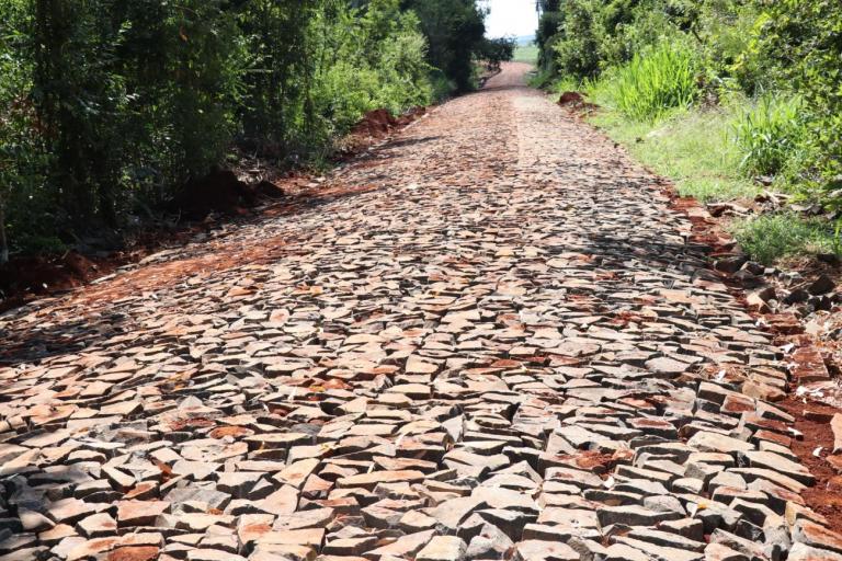 Pato Bragado segue investindo em melhorias nas estradas rurais