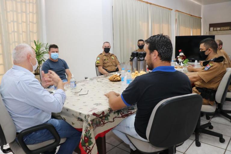 Prefeito e vice de Pato Bragado recebem autoridades policiais e reforçam compromissos pelo município