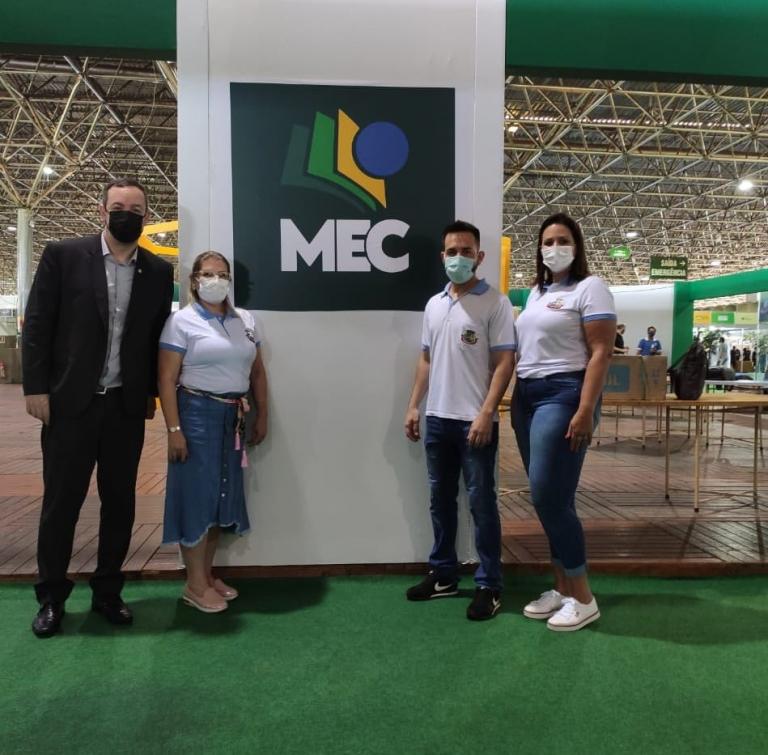 Laboratório de robótica de Pato Bragado é apresentado em evento nacional de ciência e tecnologia