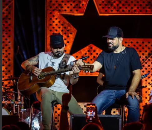 Fernando e Sorocaba comandam show da virada em Santa Helena