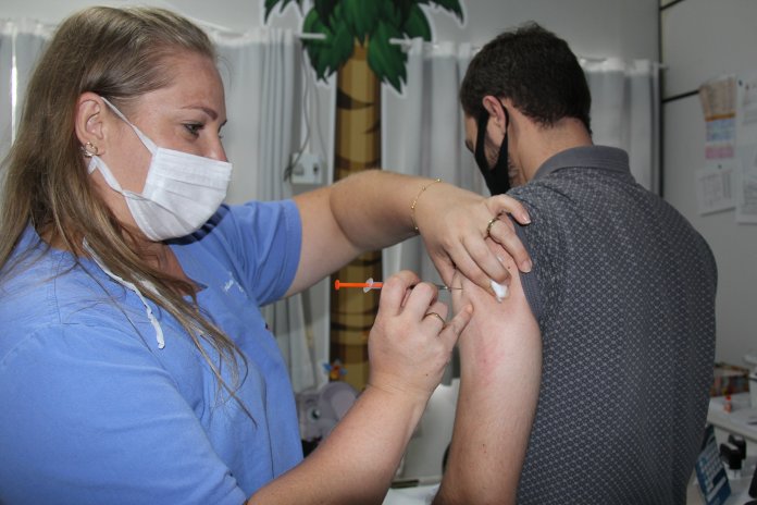 Covid-19: terceira dose de será aplicada nesta quinta-feira em Nova Santa Rosa