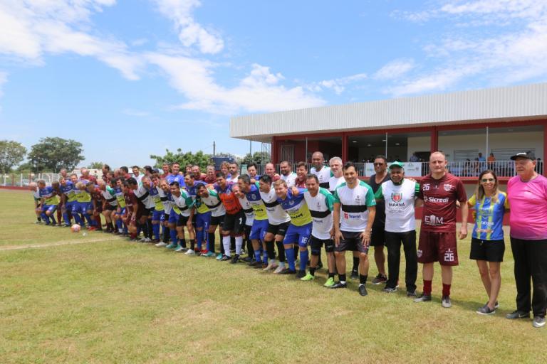 Amistoso entre seleção máster de Santa Helena e estrelas do futebol nacional movimenta setor esportivo