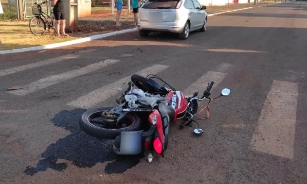 Casal de Novo Sarandi sofre fraturas nas pernas em acidente entre moto e carro em Nova Santa Rosa