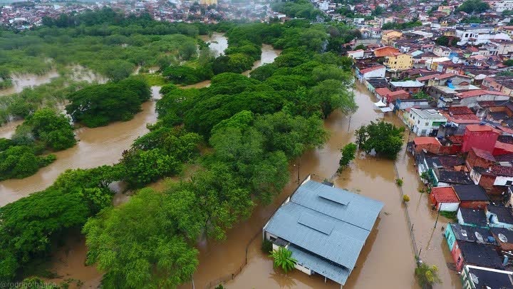 “Maior desastre natural da história”, diz governador da Bahia
