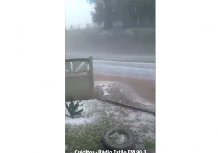 Chuva de granizo causa estragos em plantações no município de Irati