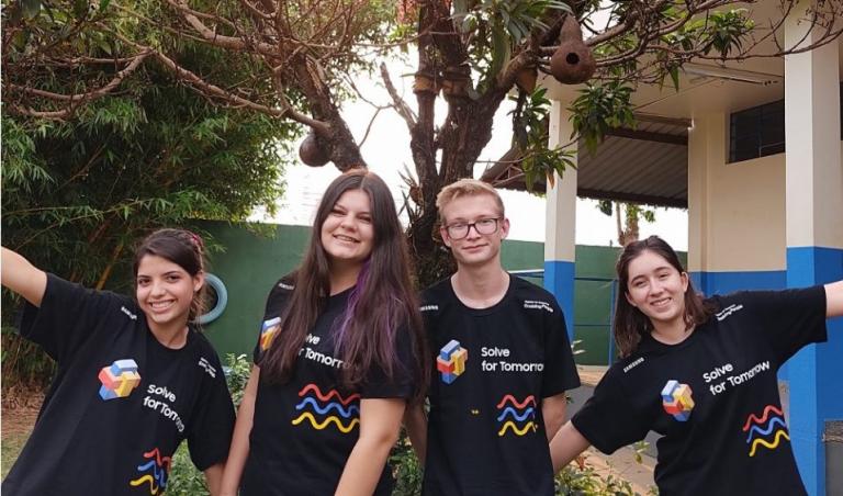 Alunos de Toledo recebem reconhecimento com protótipo de combate ao desperdício de frutos