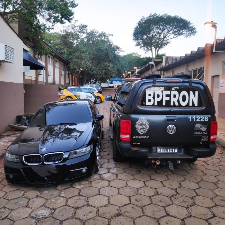 BPFron apreende pistola escondida em BMW 318i em Foz do Iguaçu