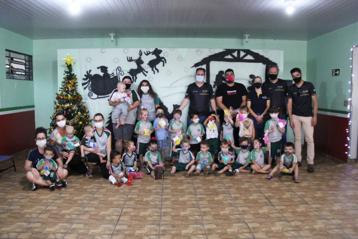 Rotary Club 25 de Julho faz entrega de brinquedo educativo para CMEI de Marechal Rondon