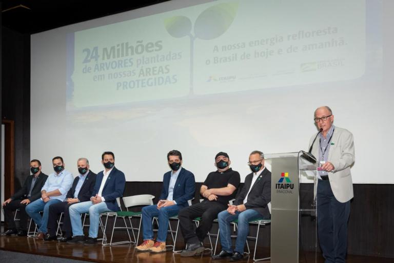 Com ministros e governador, cerimônia marca o plantio de 24 milhões de árvores na Itaipu