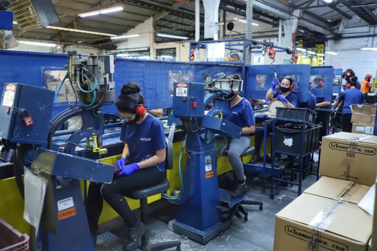 Paraná gerou mais de 196 mil vagas formais entre janeiro e novembro de 2021