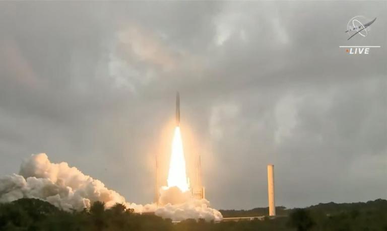 Nasa lança com sucesso supertelescópio James Webb