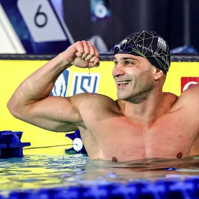 Nadador brasileiro é tricampeão mundial dos 50 metros borboleta