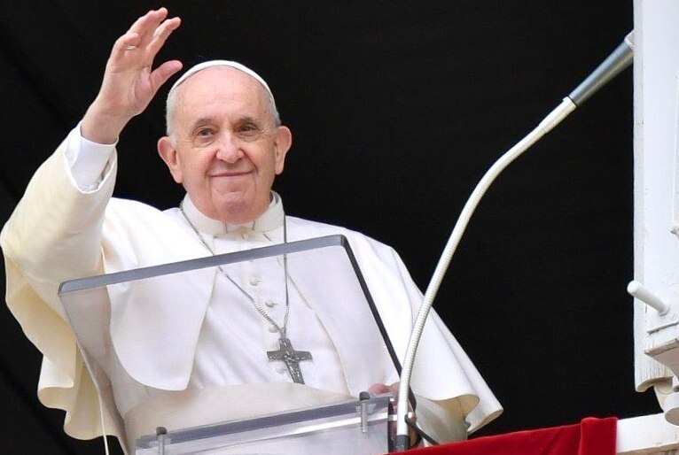 Papa Francisco passa por terapia respiratória e tem boa