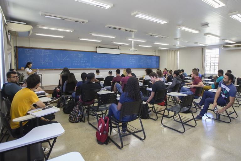 Unila define calendário para retomada de aulas presenciais