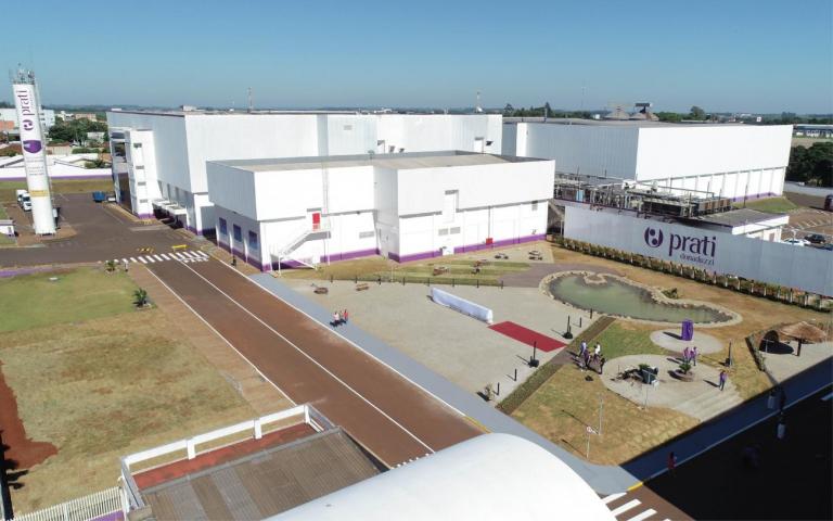 Prati-Donaduzzi comemora 28 anos com inauguração da Praça Arno Donaduzzi