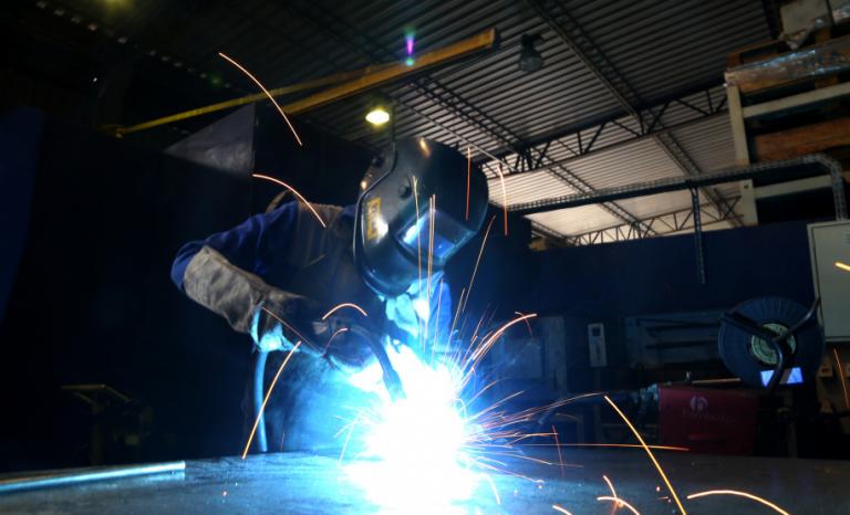 Indústria deve qualificar 9,6 milhões de pessoas até 2025