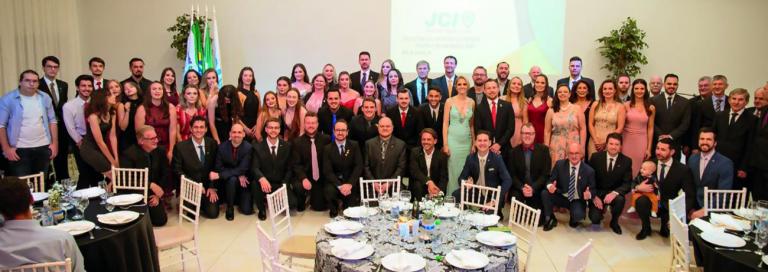 JCI homenageia destaques do ano durante posse da nova diretoria