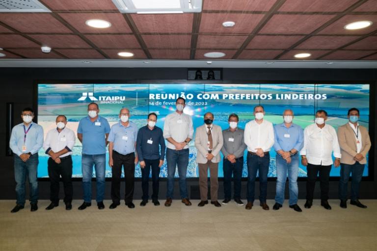 Diretores da Itaipu recebem prefeitos de municípios lindeiros