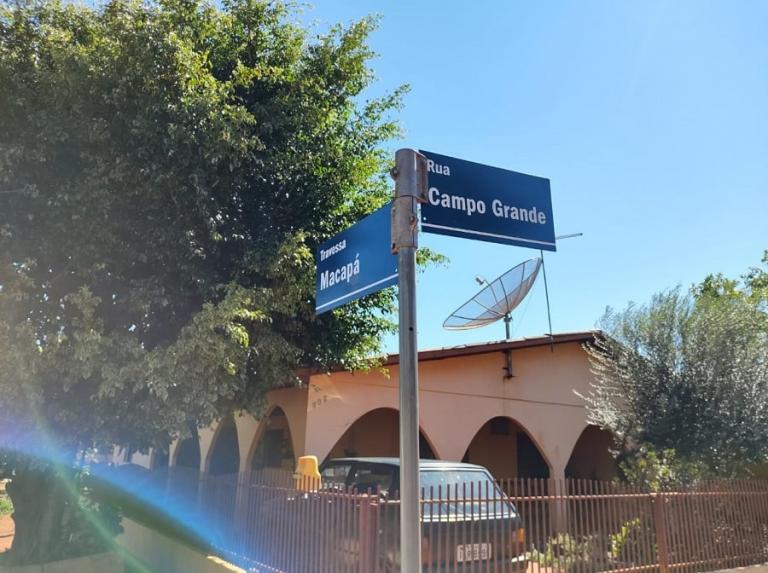 Secretaria de Mobilidade instala placas de sinalização e de nomes de ruas em Marechal Rondon