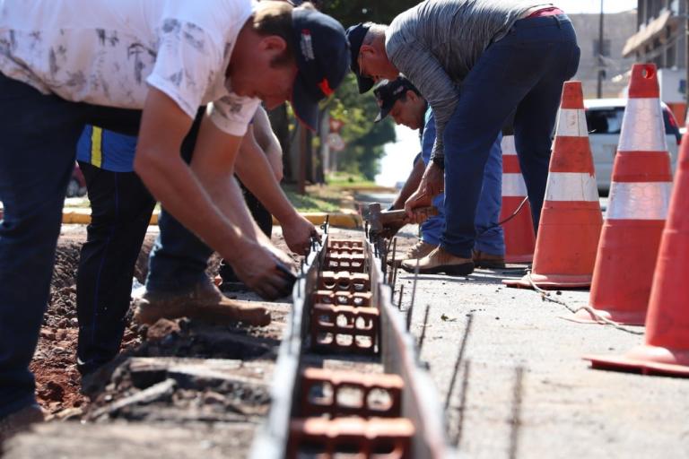 Mobilidade fecha cruzamento entre Avenida Rio Grande do Sul e Rua Colombo