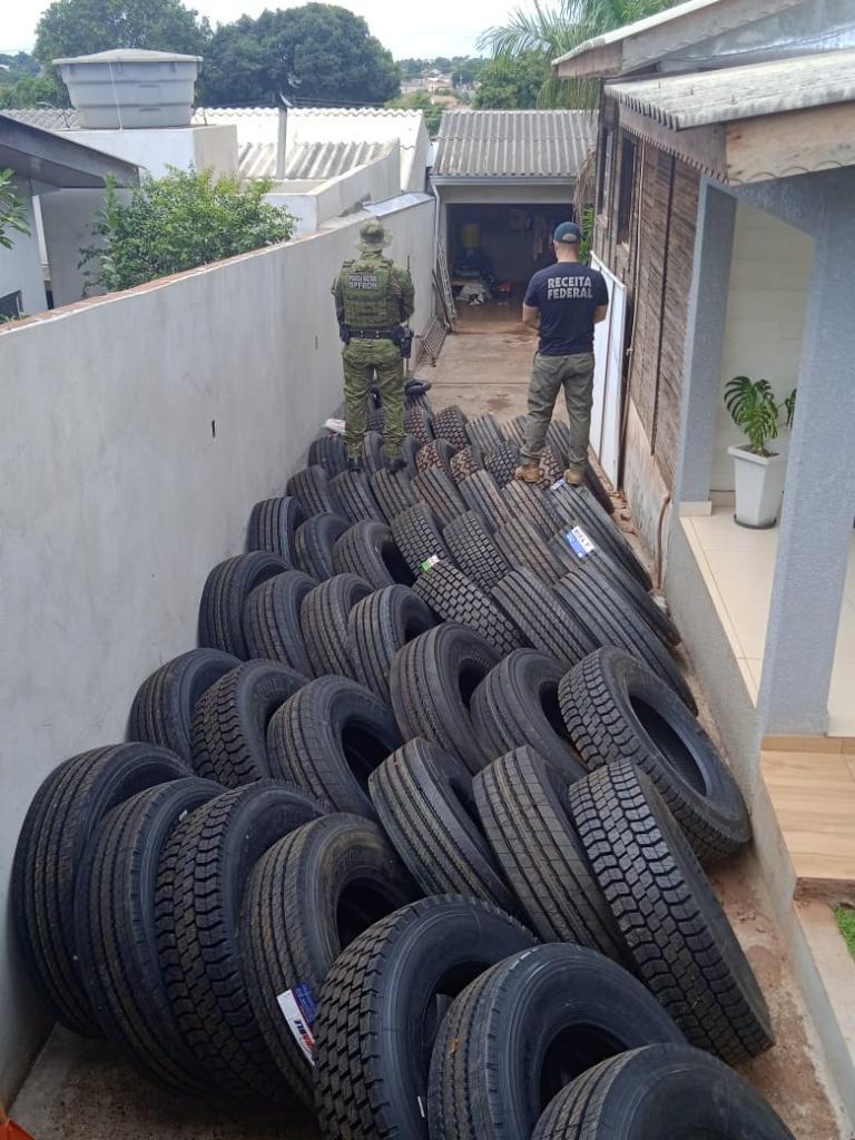 BPFron e Receita Federal apreendem pneus contrabandeados em Foz do Iguaçu