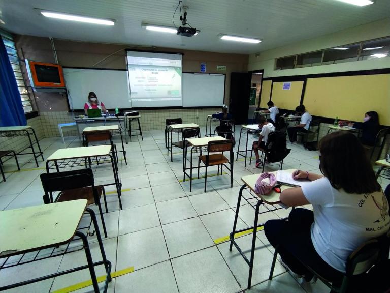 Evasão na rede estadual chegou a 20% no Núcleo Regional de Educação
