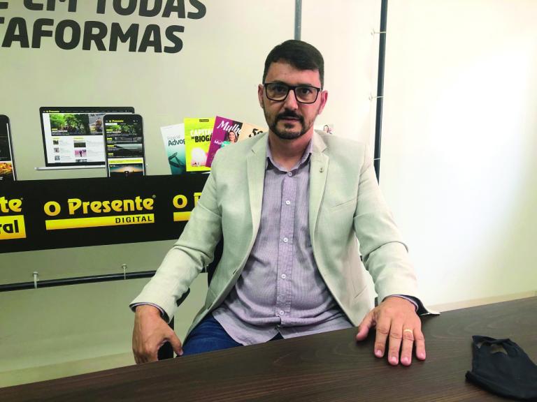 Acadêmico que não se vacinar vai arcar com testes semanais, afirma reitor da Unioeste