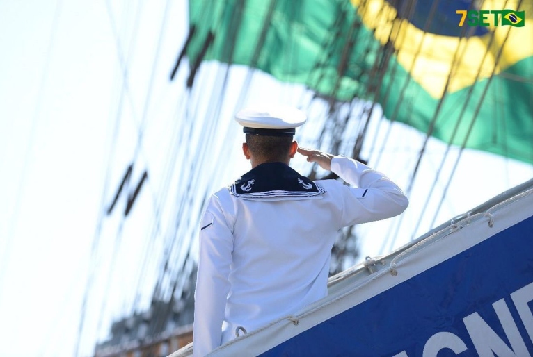 Bolsonaro sanciona lei que restringe tatuagens na Marinha