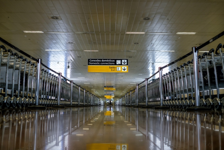 Aeroportos de São Paulo cancelam voos nacionais e internacionais