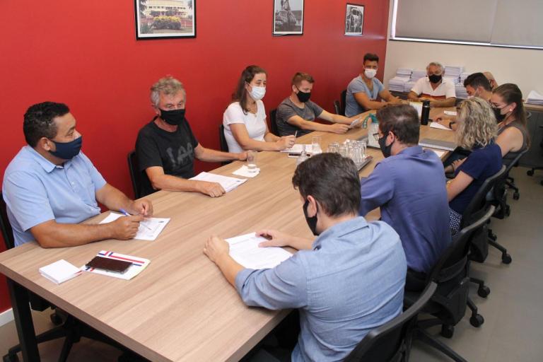 Executivo e Legislativo de Palotina discutem proposta para alterar remuneração do prefeito e aumentar salário de médicos no serviço público