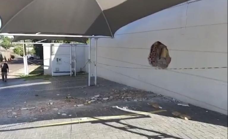 Imagens mostram destruição em agência bancária arrombada em Ramilândia