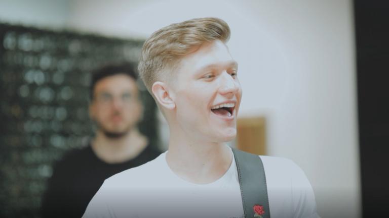 “Café da Esquina” é o novo single do rondonense Derik Neske; confira