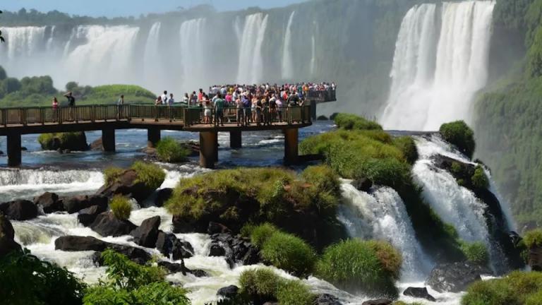 Mais de 13 mil pessoas visitaram as Cataratas do Iguaçu nesse feriado de Carnaval