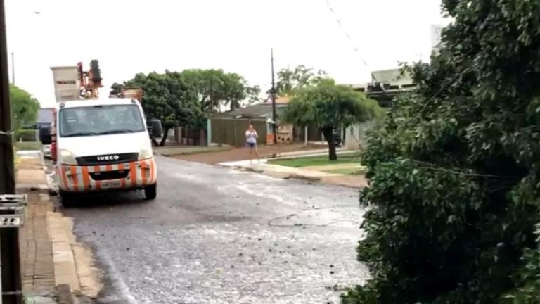 15 mil consumidores estão sem energia elétrica no Oeste e Sudoeste do Paraná