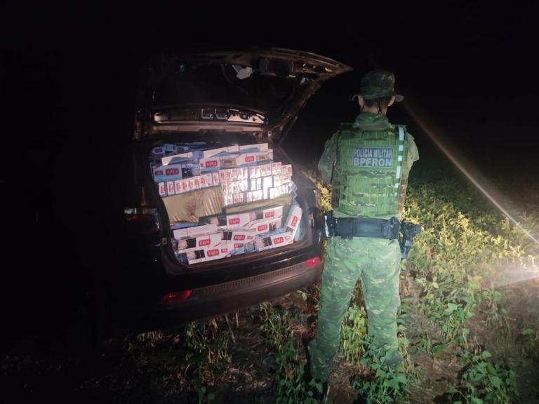 BPFron e Polícia Federal apreendem carro carregado com cigarros contrabandeados em Terra Roxa