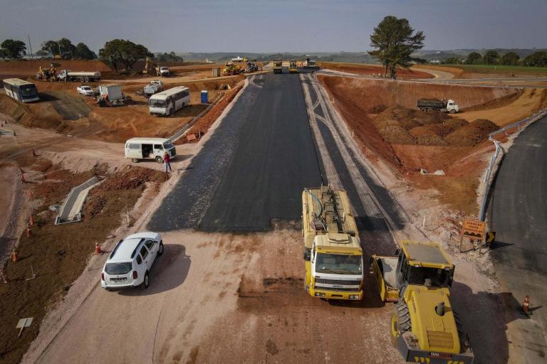 Com investimentos de R$ 1,1 bilhão, Estado vai entregar 250 km de obras rodoviárias em 2022