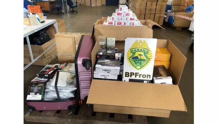 Produtos estrangeiros são apreendidos em ônibus na cidade de São Miguel do Iguaçu