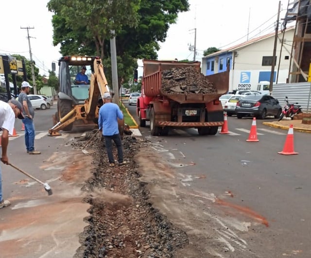 Mobilidade de Marechal Rondon fecha o cruzamento da Rio Grande do Sul com a 12 de Outubro