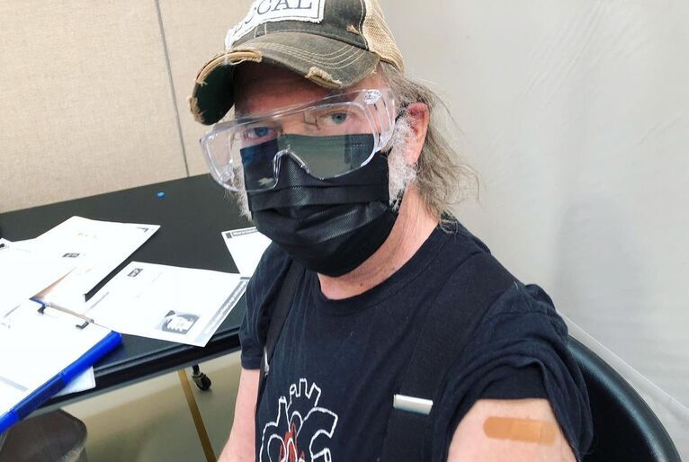 Devido a fake news sobre vacinas, Neil Young exige que Spotify remova suas músicas