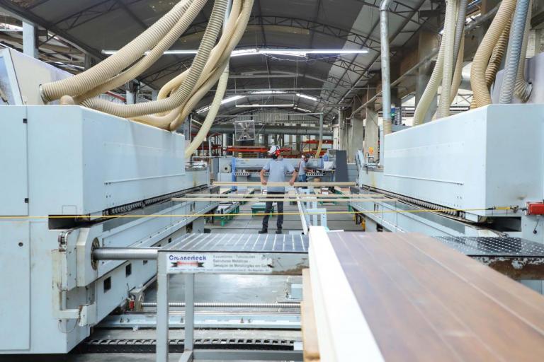 Com alta de 10% até novembro, indústria paranaense foi a quarta que mais cresceu em 2021