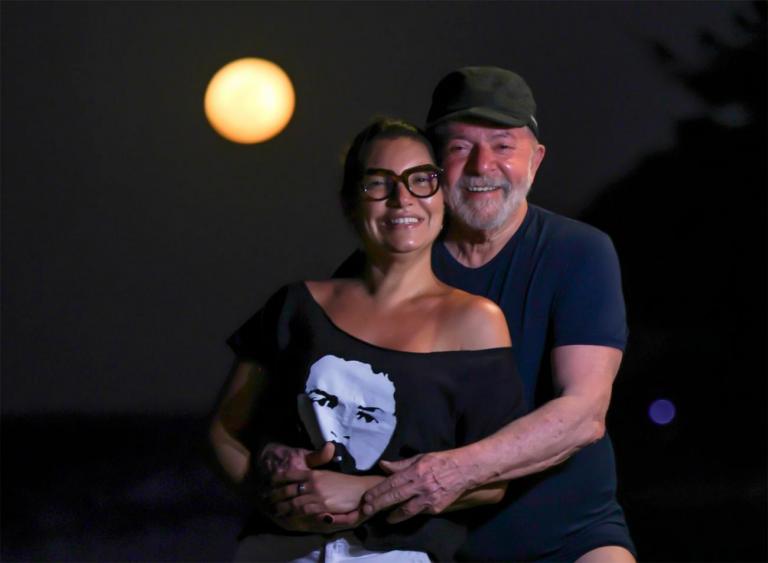 “Coxão do Lula”: foto de ex-presidente é imagem política mais comentada em 2021