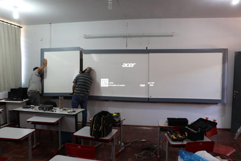 Retomada a instalação de lousas digitais nas escolas municipais de Marechal Rondon