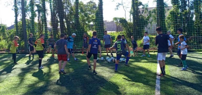 Treinos da Escolinha Arena Gol de Placa retornam nesta segunda-feira