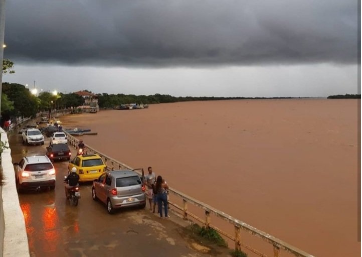 Chuvas em MG elevam nível do São Francisco e ameaçam cidades baianas