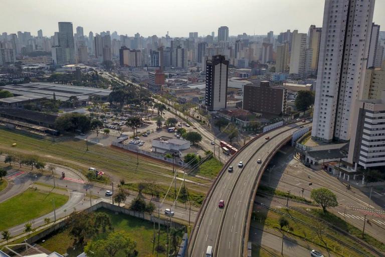 367 municípios tiveram saldo de emprego positivo no Paraná em 2021; 4 estão no top 50 do País