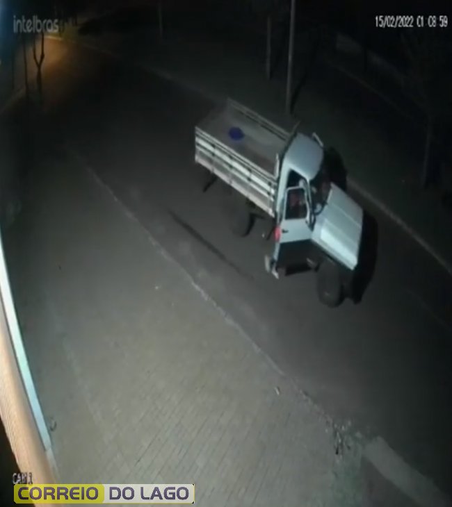 F-1000 é furtada em Santa Helena; câmeras de segurança registram ação dos ladrões