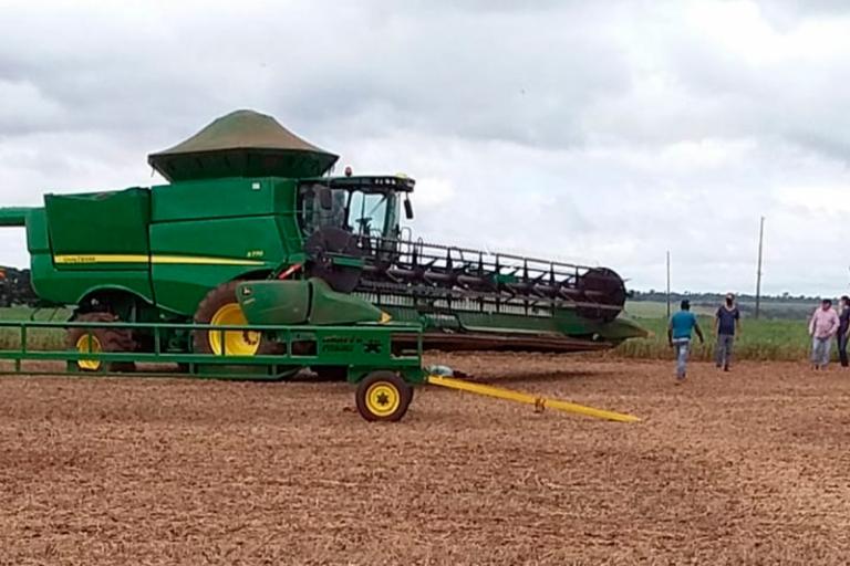 Agricultor com familiares em Mercedes morre eletrocutado durante colheita de soja